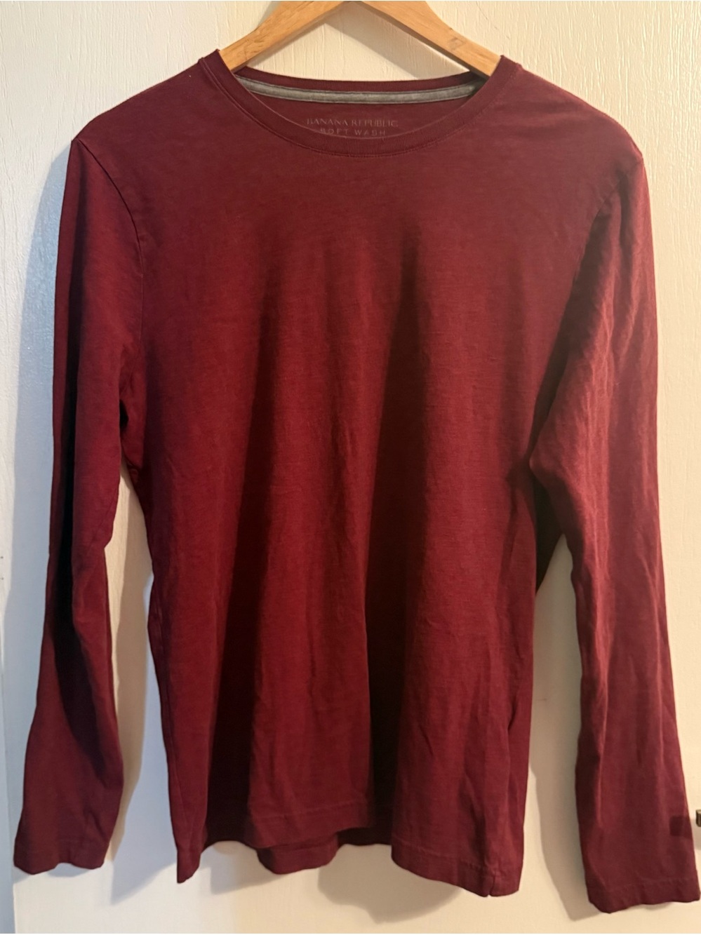 Banana Republic Men's Long Sleeve Crewneck Shirt - Maroon